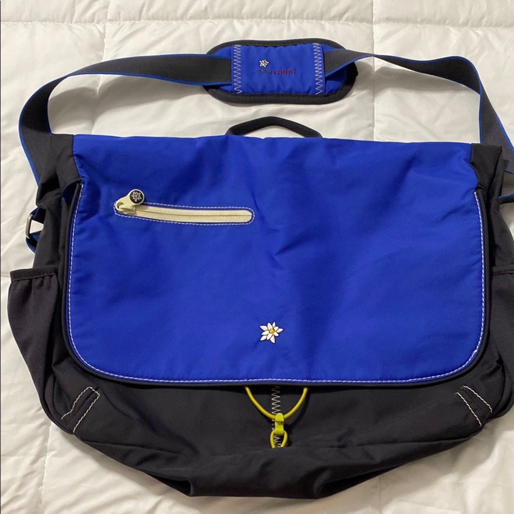 Sherpani Blue and Black Laptop Case with Sporty Design